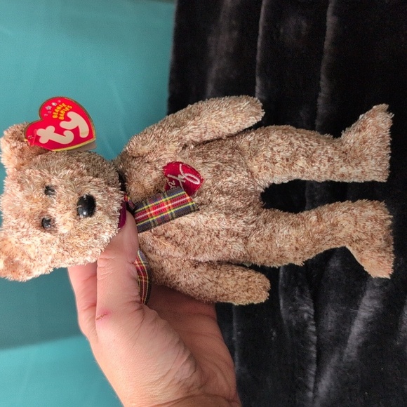 TY 2002 Signature Bear. NWT - Picture 6 of 6